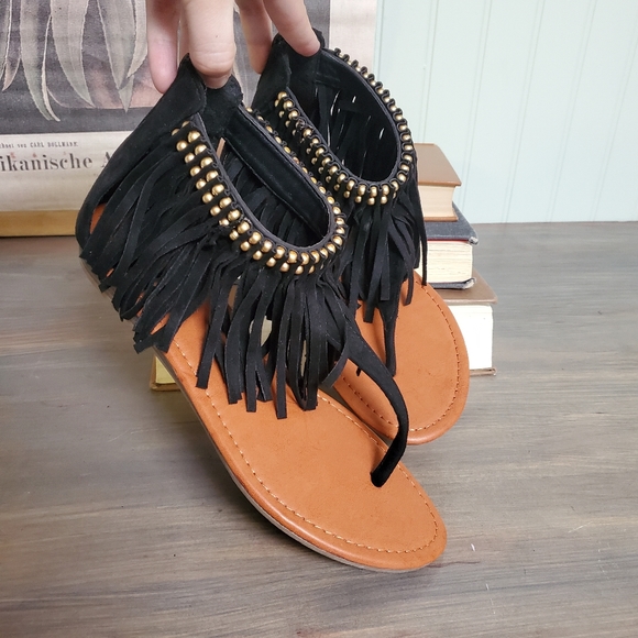 Olivia Miller BoHo Sandals Hippie Fringe Thong Faux Leather Gold Stud womens 8 - Picture 11 of 11